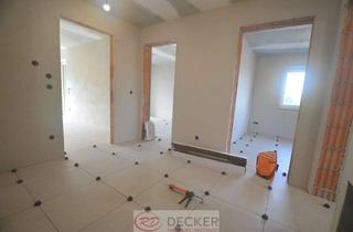 Wohnung mieten in 84149 Velden, Wohnen im lichtvollen Dachgeschoss ++Decker Immobilien++