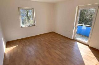 Wohnung mieten in Auf Dem Loh 18, 58840 Plettenberg, bezugsfertig: Charmante 3-Zimmer-Wohnung mit Balkon und Boden
