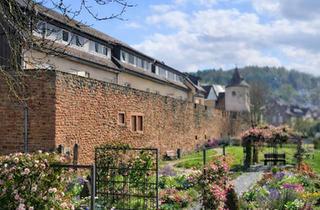 Mehrfamilienhaus kaufen in 63654 Büdingen, Liebhaberobjekt: Modernes Mehrfamilienhaus mit Ausbaupotential direkt an historischer Altstadt-Mauer
