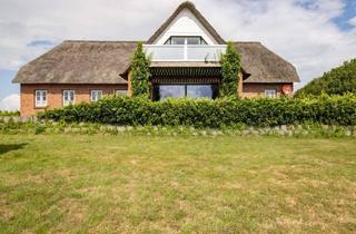 Haus kaufen in 25927 Neukirchen, Reetdachhaus in aussichtsreicher Lage