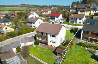 Haus kaufen in 90619 Trautskirchen, Vollunterkellertes Zweifamilienhaus mit großem Garten & 2 Garagen in Trautskirchen