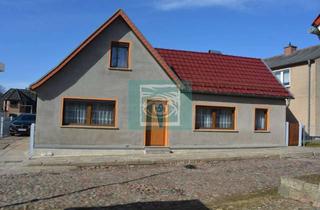 Haus kaufen in Weidenstraße, 18528 Bergen, Kernig und robust: Zweifamilienhaus in Bergen auf Rügen mit viel Nebengelass!