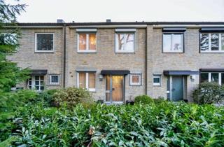 Reihenhaus kaufen in 22395 Hamburg, Mittelreihenhaus mit Charakter und Potenzial in Hamburg-Volksdorf