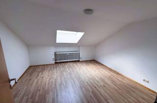 Wohnung mieten in 91334 Hemhofen, Helle Dachgeschosswohnung mit viel Licht, ruhiger Lage und Stellplatz
