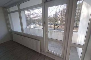 Wohnung mieten in Westfalenstraße 17, 27749 Schafkoven/Donneresch, Renovierte 3-Zimmer-Wohnung mit zwei Balkonen in Delmenhorst-Westfalenstraße