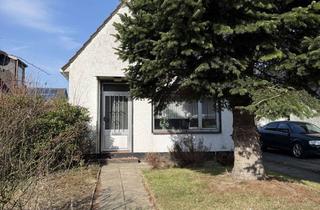 Einfamilienhaus kaufen in 25813 Husum, sanierungsbedürftiges Einfamilienhaus auf 600qm schmalen Grundstück in Husum