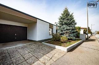Haus kaufen in 94315 Straubing, VERKAUF - STRAUBING: Bungalow mit sonnigem Garten und Potenzial
