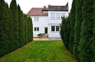 Mehrfamilienhaus kaufen in 93053 Kasernenviertel, Rendite 4% ! Mehrfamilienhaus mit 4 Wohnungen und Balkonen, Dachterrasse in Regensburg Südost