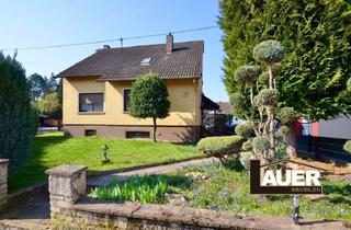 Einfamilienhaus kaufen in 66787 Wadgassen, Freistehendes Einfamilienhaus in Wadgassen mit zwei Garagen und Garten.
