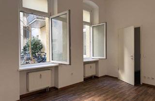 Wohnung kaufen in Berliner Allee 253, 13088 Berlin, Berlin - Wohnen zwischen Naturidyll und urbanem Flair: Bezugsfreie 2-Zimmer-Erdgeschosswohnung im Altbau!