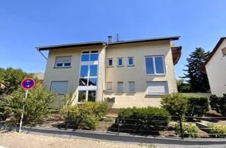 Wohnung kaufen in 69190 Walldorf, Walldorf - Schöne 4-Zimmer-Dachgeschosswohnung mit herrlichem Ausblick