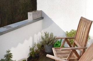 Wohnung kaufen in 40627 Düsseldorf, Düsseldorf - moderne Dachgeschosswohnung mit Sonnenbalkon und Blick ins Grüne