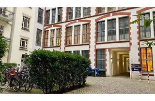 Wohnung kaufen in Prenzlauer Berg, 10405 Berlin, Berlin - Bezugsfrei! Stilvolle Altbauwohnung mit Mini-Terrasse im beliebten Winsviertel