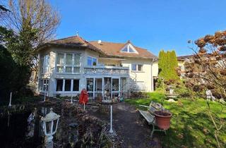 Haus kaufen in 66564 Ottweiler, Ottweiler - Exklusives Einfamilien-Haus mit Einliegerwohnung, Wintergarten, Sauna und parkähnlichem Garten