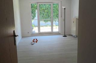 Wohnung mieten in Jägerstrasse 17, 90451 Röthenbach b Schweinau, Helle 2-Zimmer Erdgeschosswohnung mit Garten in Nürnberg-Röthenbach Ost