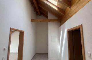 Wohnung mieten in Moniberg 84a, 84028 Peter und Paul, Stilvolle, neuwertige 3-Zimmer-Dachgeschosswohnung mit 2 Balkonen in Landshut's TOP Lage