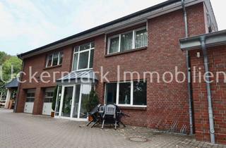 Haus kaufen in An Der Fasanerie 8a, 17235 Neustrelitz, MFH mit 3 Wohnungen, Werkstatt, Garagen und Lager - eine Investition in die Zukunft