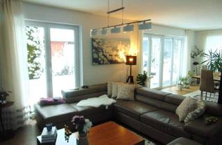 Haus kaufen in 85774 Unterföhring, Familienhaus mit 3 Wohneinheiten und Garten mit Terrasse