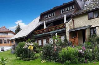 Haus kaufen in 79674 Todtnau, Idyllisches Schwarzwaldhaus in Todtnau: Schnuckeliges Zweifamilienhaus mit ELW und 4 Garagen