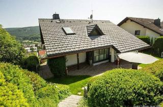 Einfamilienhaus kaufen in 79822 Titisee-Neustadt, Titisee-Neustadt - Exklusives Einfamilienhaus mit Einliegerwohnung und Weitblick über die Stadt zu verkaufen