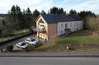 Mehrfamilienhaus kaufen in 54687 Arzfeld, Arzfeld - Mehrfamilienhaus mit drei Wohneinheiten, auf großem Grundstück, zu verkaufen!