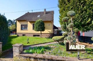 Einfamilienhaus kaufen in 66787 Wadgassen, Wadgassen - Freistehendes Einfamilienhaus in Wadgassen mit zwei Garagen und Garten.