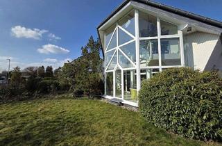 Haus kaufen in 61250 Usingen, Usingen - Architektenhaus mit imposantem Wintergarten, Garage, Doppelcarport und schönem Garten in 1A Wohnlage