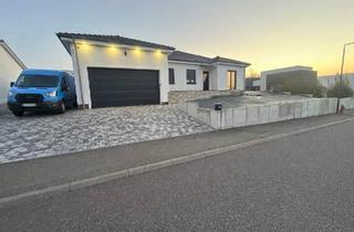 Einfamilienhaus kaufen in 66802 Überherrn, Überherrn - Moderner Bungalow in Grenznähe