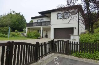 Haus kaufen in 97450 Arnstein, Wohnen mit Weitblick – schöner Bungalow mit Untergeschoss in ruhiger Feldrandlage