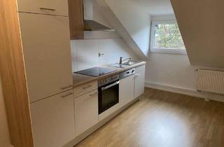 Wohnung mieten in Hammesberger Straße 84, 42855 Innen, Charmante 1-Zimmer Dachgeschosswohnung mit EBK in Remscheid-Hasten