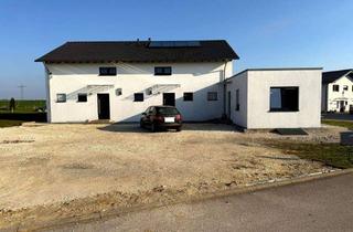 Haus kaufen in 73568 Durlangen, * Zwei DHH plus Einliegerwohnung auf großem Grundstück *