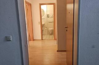 Wohnung kaufen in 85221 Dachau, Dachau - Moderne 2-Zimmer-Erdgeschosswohnung mit 2 Terrassen, EBK & TG