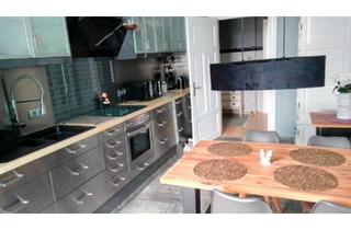 Wohnung kaufen in 26382 Wilhelmshaven, Wilhelmshaven - Ausgefallene Altbauwohnung, vollmöbliert