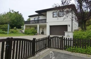 Haus kaufen in 97450 Arnstein, Arnstein - Wohnen mit Weitblick – schöner Bungalow mit Untergeschoss in ruhiger Feldrandlage