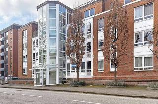 Wohnung kaufen in 25335 Elmshorn, Wohnen im Zentrum! Modernisierte 2-Zi Eigentumswhg ink. Loggia, Tiefgaragenstellplatz u. Kellerraum!