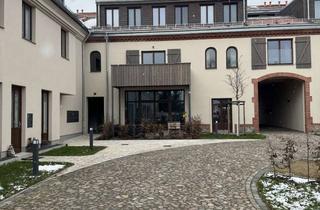 Wohnung mieten in Hinter Der Kirche 2J, 04356 Seehausen, Denkmal trifft Wohntraum: Sanierte Wohnung mit Garten im idyllischen 3-Seiten-Hof