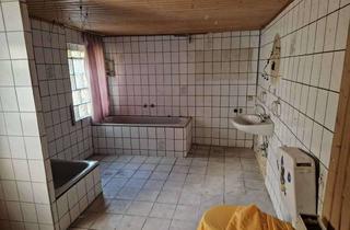 Mehrfamilienhaus kaufen in 41063 Mönchengladbach, Sanierungsbedürftiges Mehrfamilienhaus mit erheblichem Entwicklungspotenzial.