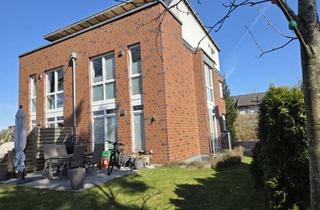 Haus mieten in 22850 Norderstedt, Modernes Wohnglück mit Dachterrasse & Süd-Garten: KfW-55 DHH