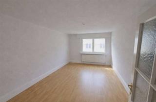 Wohnung kaufen in 68199 Neckarau, Charmante 2 Zimmer Altbau- Wohnung mit Balkon und Wohnküche.