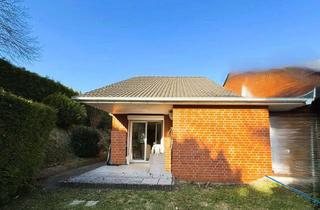 Wohnung kaufen in 22844 Norderstedt, Patentes kleines Einfamilienhaus mit Carport und Garten, Bj. 2001 in Ruhelage und dennoch zentral