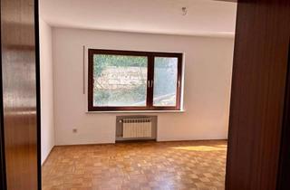 Wohnung mieten in Würzburger Straße, 97204 Höchberg, WG Zimmer in 4er WG, mit großer Terrasse, EBK, Keller u.m. zentral an Würzburg mit guter Anbindung