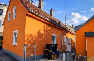 Mehrfamilienhaus kaufen in 86154 Augsburg, BMR 4,6%: Saniertes Mehrfamilienhaus mit Nebengebäude in Augsburg