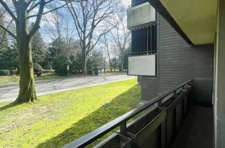 Wohnung kaufen in Urftstraße 110, 41239 Schmölderpark, Wohnen direkt am Schmölderpark in Hochparterre nebst zwei Balkonen / renovierungsbedürftig