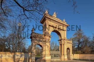 Wohnung kaufen in Am Bürgerpark, 13156 Niederschönhausen, Charmante Altbauwohnung mit Stuck, Dielen und Balkon am Bürgerpark – 3,5 Zimmer auf ca. 85 m²