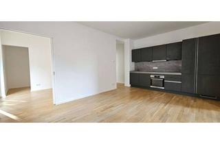 Wohnung kaufen in 10179 Mitte, Wohntraum an der Spree: Moderne 2-Zimmer-Wohnung mit zwei Balkonen & gehobener Ausstattung