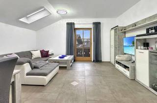 Wohnung kaufen in 83064 Raubling, Gepflegte 3-Zi.-Dachgeschosswohnung mit Balkon, Bergblick und EBK in Raubling