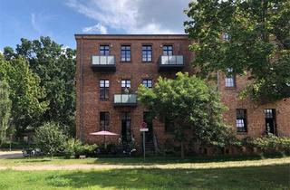 Wohnung kaufen in An Der Filmfabrik, 12555 Köpenick, Bezugsfrei! 2-Zimmer-Wohnung mit Terrasse in der ehemaligen Kodak Glanzfilmfabrik!