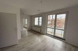 Wohnung mieten in Richard-Paulick-Str. 14, 06124 Südliche Neustadt, Kein Bock auf Aufzug? Zu Fuß in die neue 4-Zi.-Whg. 1. OG mit Balkon - KAUTIONSFREI!