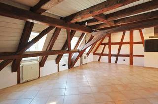 Wohnung mieten in 71272 Renningen, Historisch & saniert: Charmante Dachgeschoss-Maisonette im denkmalgeschützten Fachwerkhaus