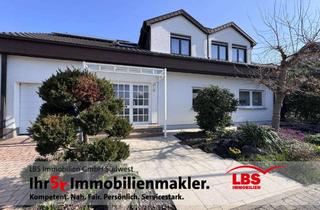 Haus kaufen in 76461 Muggensturm, Ein echtes Juwel in beliebter Wohnlage!-Exklusives Zweifamilienhaus mit grüner Wohlfühloase-